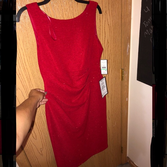 Jessica Howard Dresses & Skirts - Red and sparkly elegant dress